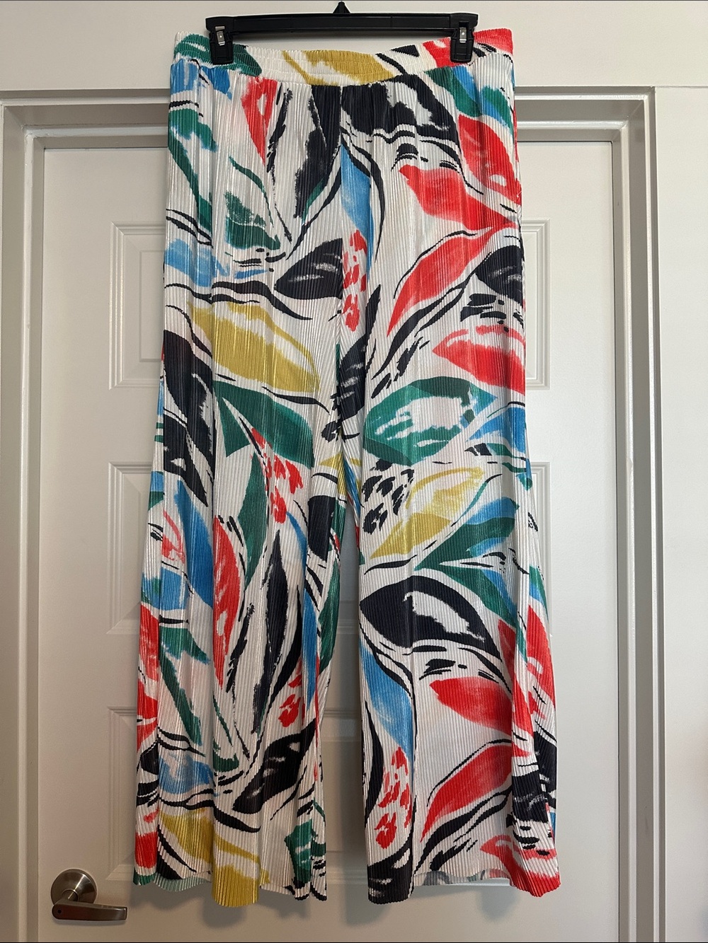 Kohl's White Wide-Leg Pants with Multicolor Abstract Leaf Print